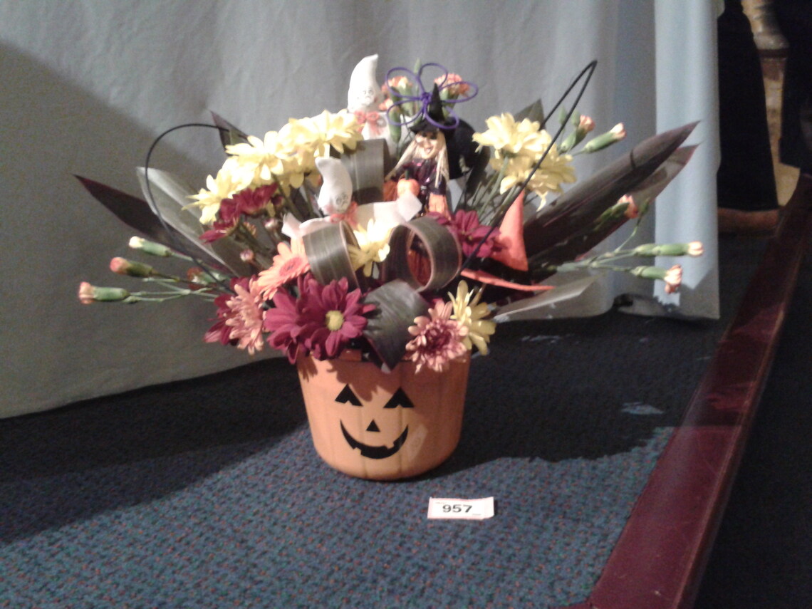 Halloween arrangement